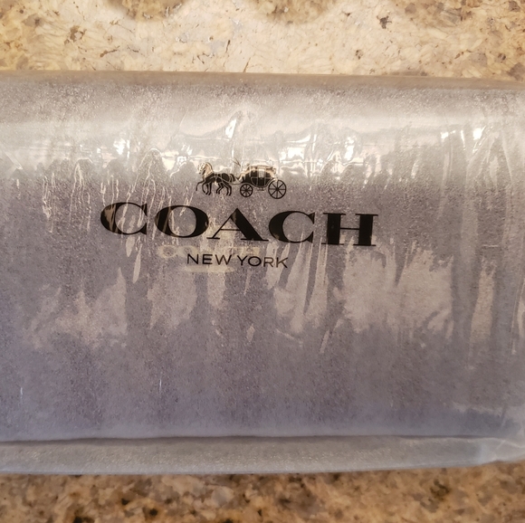 Coach - Picture 5 of 6